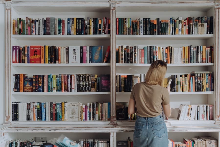 built in bookshelf