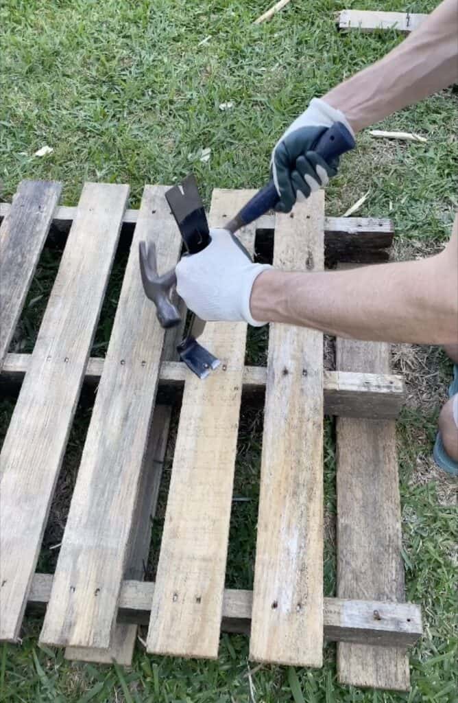 removing nails from a pallet