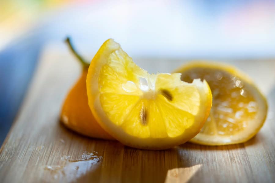 sliced lemon 