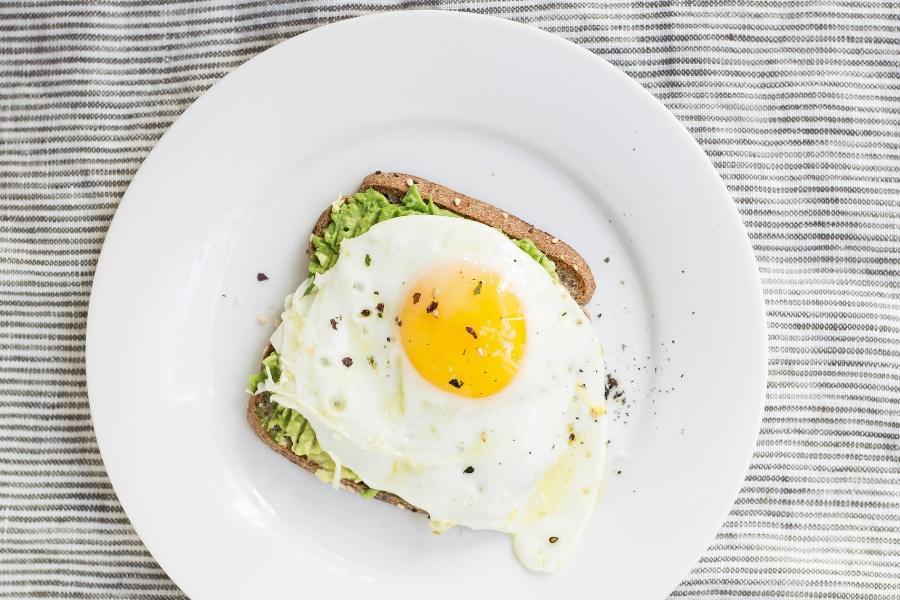 cooked egg on toast