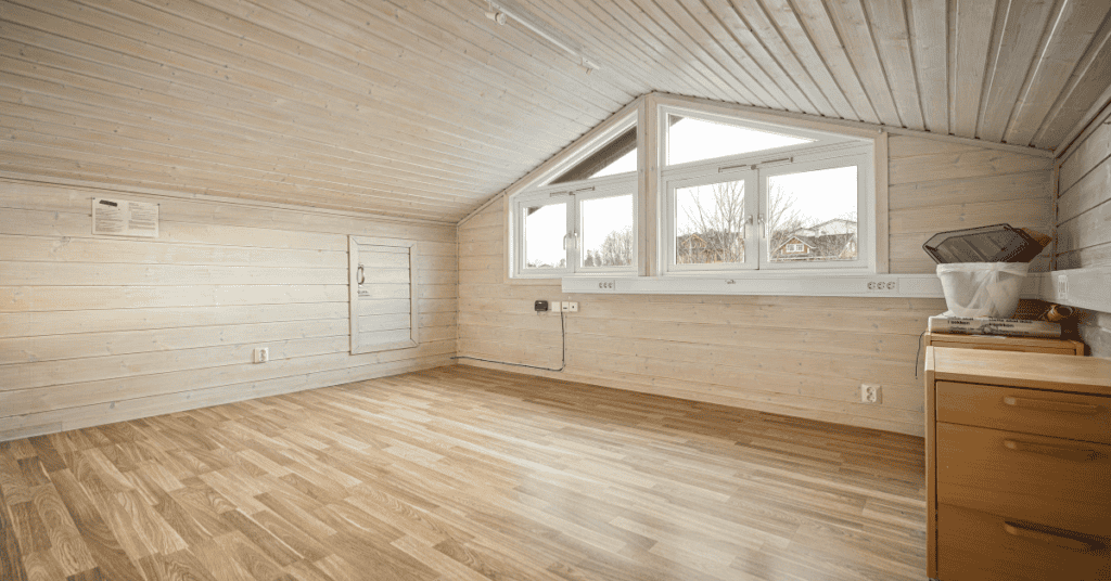 Ventilated room with open windows and wood furniture